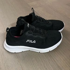 Fila women size 6 no tie sneakers